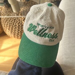 Sporty and rich green corduroy hat